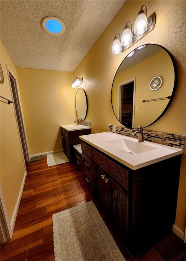 Primary bath | Image 17