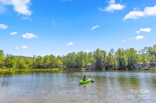 21 Fox Run Dr, Hendersonville, NC, 28792-7231 | Card Image