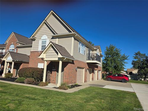 20001 Hidden Oaks Dr, Brownstown Twp, MI, 48183-3063 | Card Image