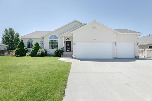 560 Cedar Cir, Preston, ID, 83263-1641 | Card Image