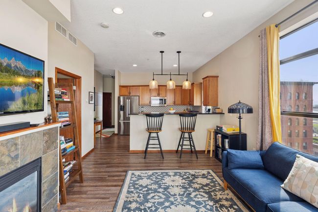 Living Room to Kitchen | Image 11