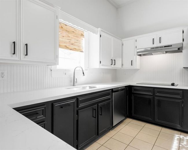 Two-toned Cabinets | Image 15