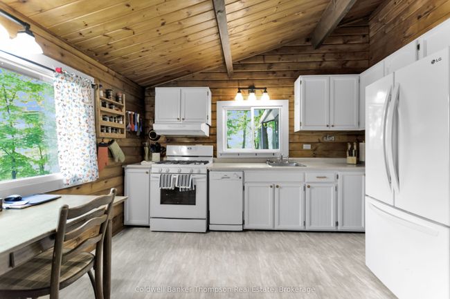 254 Lakeshore Rd, House other with 3 bedrooms, 2 bathrooms and 4 parking in Huntsville ON | Image 10
