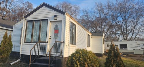 906 1st Ave E, Shakopee, MN, 55379-1605 | Card Image