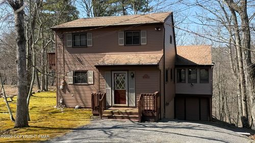 127 Dorchester Dr, Bushkill, PA, 18324-6852 | Card Image
