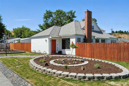138 Dehaven St, Milton-Freewater, OR, 97862-1361 | Card Image