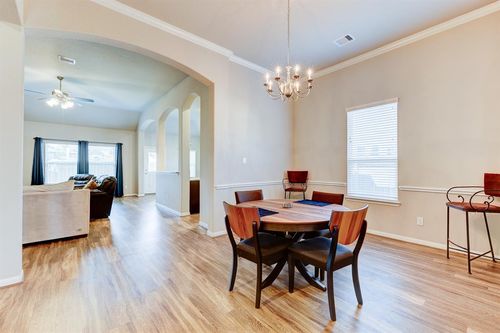 2513 Holly Laurel Mnr, Conroe, TX, 77304-5186 | Card Image