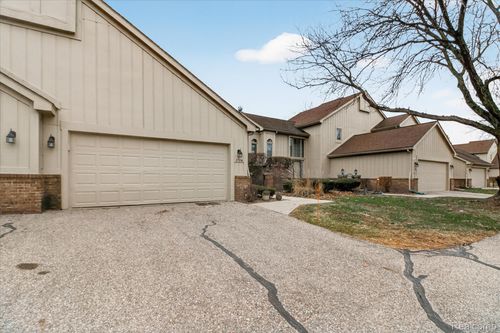 37936 N Laurel Park Dr, Livonia, MI, 48152-2669 | Card Image