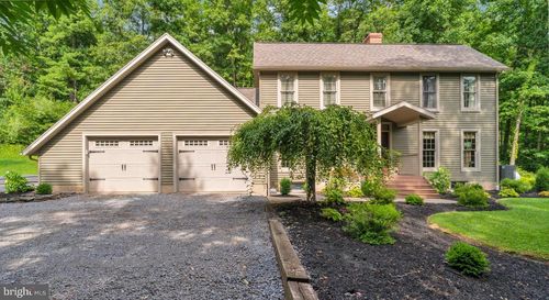 106 Flintlock Dr, Jersey Shore, PA, 17740-8722 | Card Image