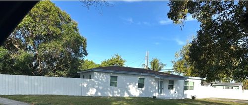 19450 Nw 6th Ave, Miami Gardens, FL, 33169-3566 | Card Image