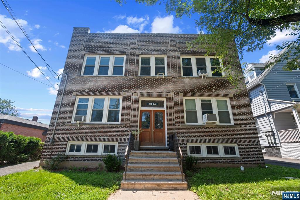 Residential Lease in Montclair