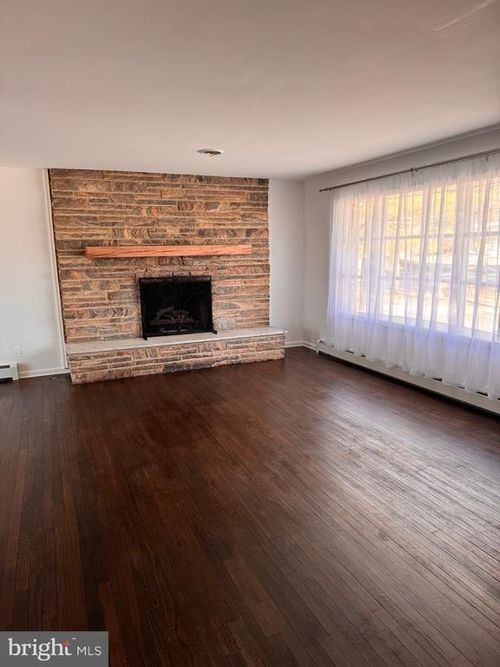 25 Pear Ave, BROWNS MILLS, NJ, 08015-3213 | Card Image
