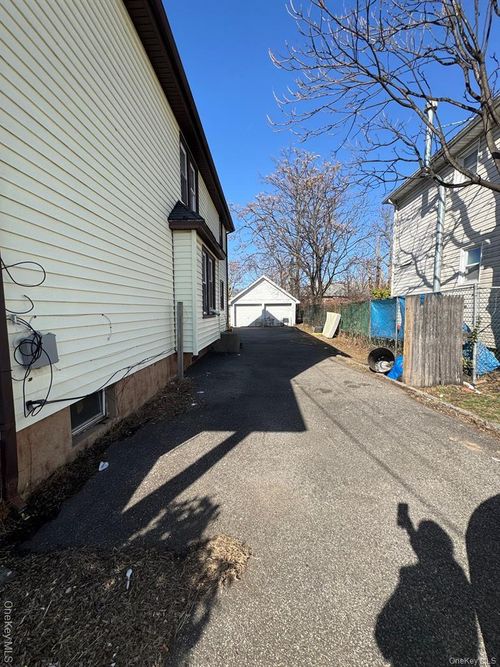 37 Maple Ave, Hempstead, NY, 11550-5541 | Card Image
