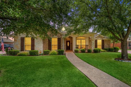 208 Silver Spur Trl, McGregor, TX, 76657-4072 | Card Image