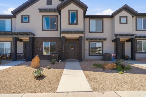 3327 E Elkhorn Ln, Washington, UT, 84780-3632 | Card Image