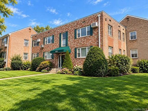 4-1051 Fenwood Dr, Valley Stream, NY, 11580-2412 | Card Image