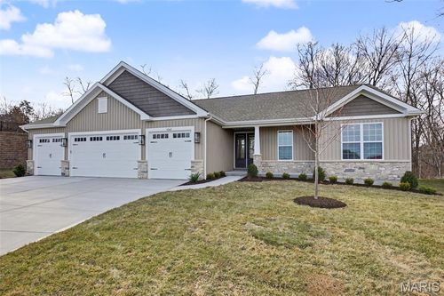 1060 Morgan Meadow Dr, Wentzville, MO, 63385-5358 | Card Image