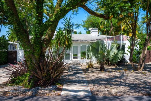 431 Ne 52nd Ter, Miami, FL, 33137-3036 | Card Image