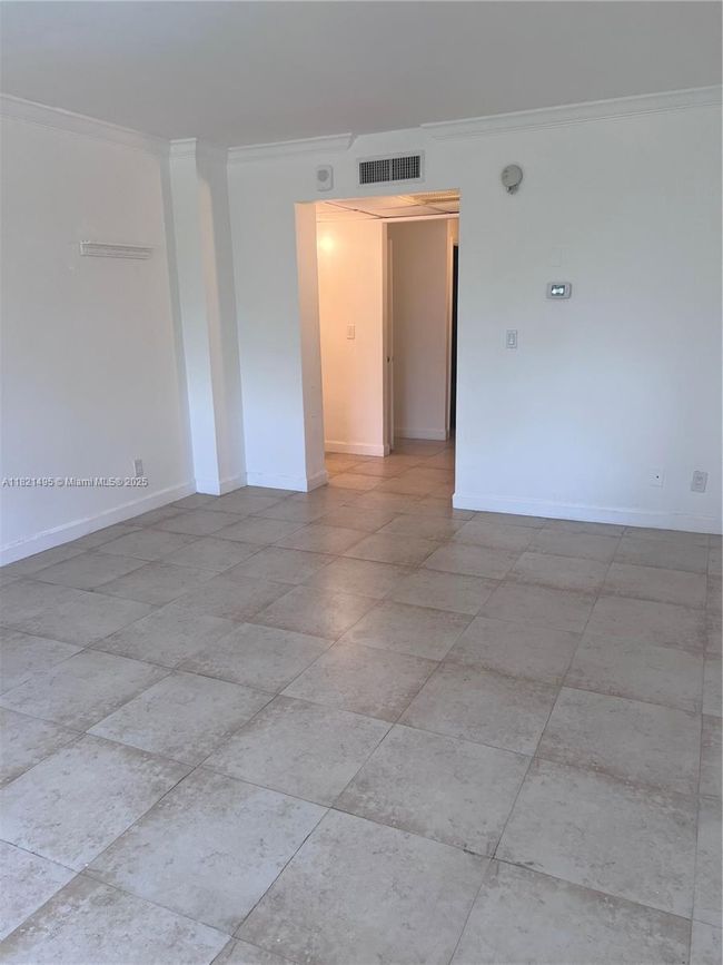 APT-207 - 19390 Collins Ave, Condo with 2 bedrooms, 2 bathrooms and null parking in Sunny Isles Beach FL | Image 34