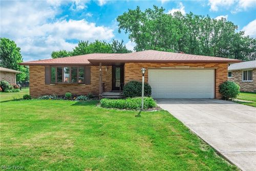 7705 Klein Dr, Middleburg Heights, OH, 44130-7124 | Card Image