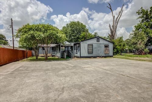 1028 N Victory Dr, Houston, TX, 77088-7946 | Card Image