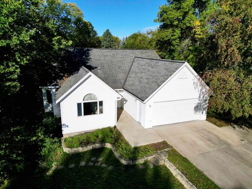 903 Ridge Rd, Decorah, IA, 52101-1123 | Card Image