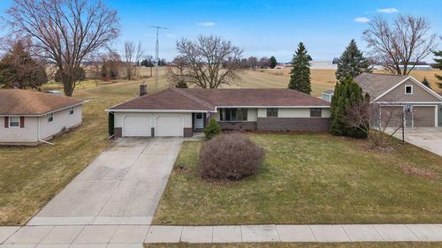 820 E Center Street, JUNEAU, WI, 53039 | Card Image