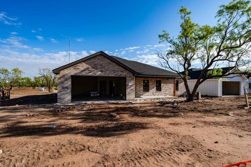 705 E Davenport St, Stamford, TX, 79553-3305 | Card Image