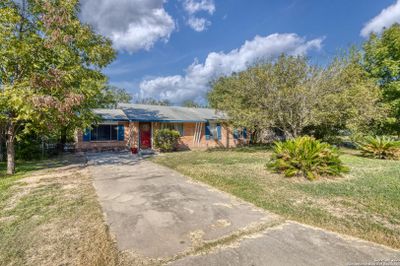 304 W Sabinal St, House other with 4 bedrooms, 1 bathrooms and null parking in Uvalde TX | Image 2