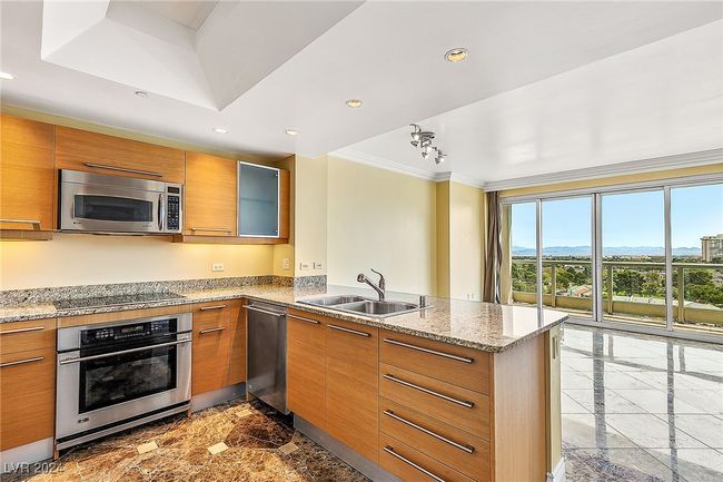 UNIT-903 - 322 Karen Ave, Home with 1 bedrooms, 2 bathrooms and 1 parking in Las Vegas NV | Image 8