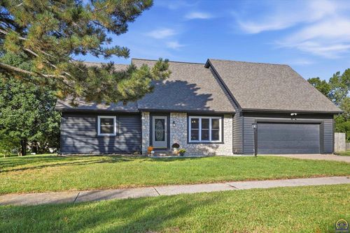 2407 Sw Pepperwood Rd, Topeka, KS, 66614-4231 | Card Image