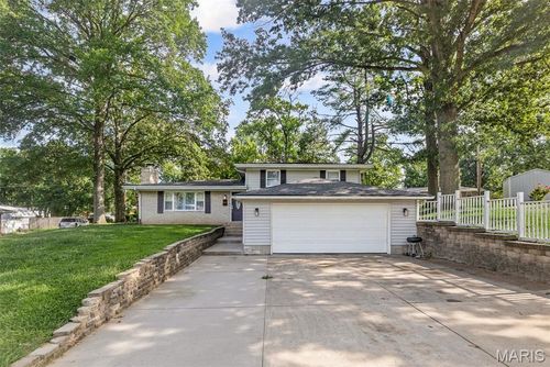 44 Aaron Dr, Belleville, IL, 62220-3000 | Card Image