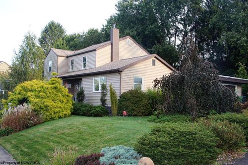 927 Fairfax Dr, MORGANTOWN, WV, 26505-4611 | Card Image