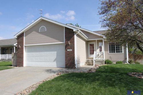 13422 Jamestown St, Waverly, NE, 68462-9757 | Card Image