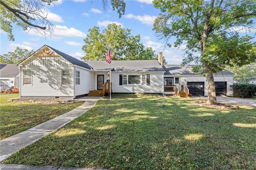 227 W 2nd Ave, Garnett, KS, 66032-1005 | Card Image