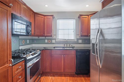 2315 Guthrie Ave, Royal Oak, MI, 48067-3528 | Card Image