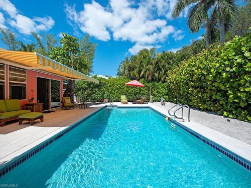 1055 8th Ave N, NAPLES, FL, 34102-8116 | Card Image
