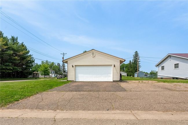 704 W Main St, House other with 5 bedrooms, 2 bathrooms and null parking in Mondovi WI | Image 29