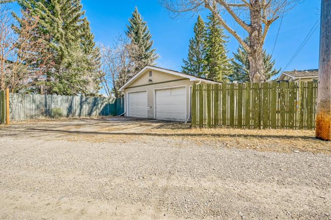5407 Ladbrooke Drive Sw, Home with 3 bedrooms, 1 bathrooms and 6 parking in Calgary AB | Image 26
