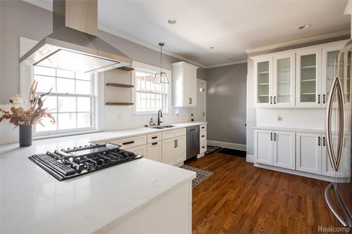 8113 Saint Paul St, Detroit, MI, 48214-2701 | Card Image