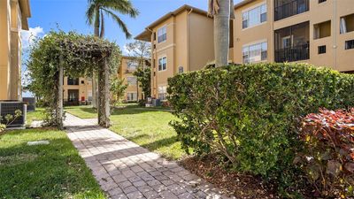 202 - 4320 Bayside Village Drive, Condo with 1 bedrooms, 1 bathrooms and null parking in Tampa FL | Image 1