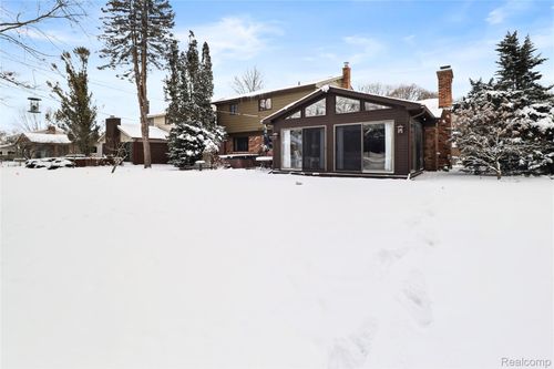 3172 Indianview Dr, Waterford, MI, 48329-4313 | Card Image