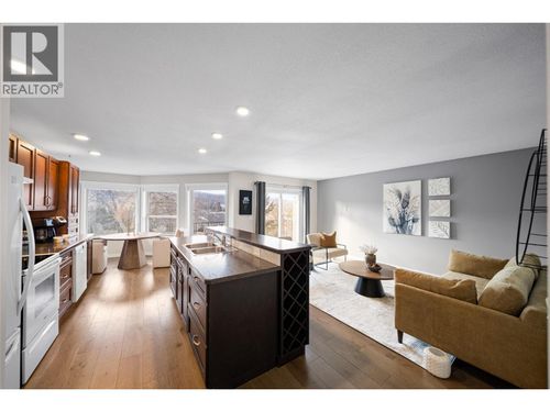 4-1750 Mckinley Crt, Kamloops, BC, V2E2N5 | Card Image
