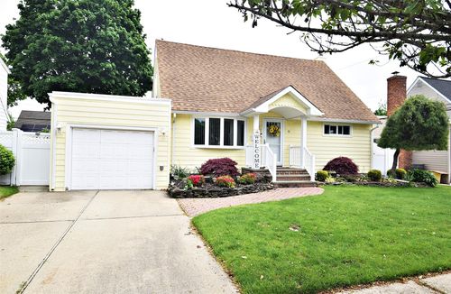 11 Cinque Dr, Farmingdale, NY, 11735-3219 | Card Image