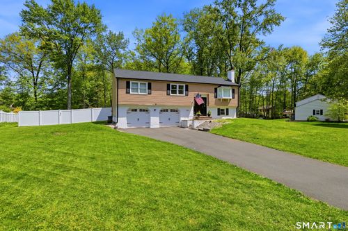 100 Susan Dr, Suffield, CT, 06078-2628 | Card Image