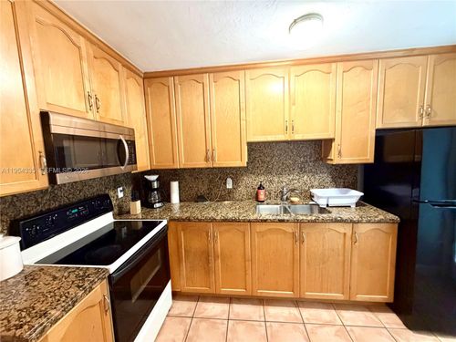 952 Churchill Rd, West Palm Beach, FL, 33405-3413 | Card Image