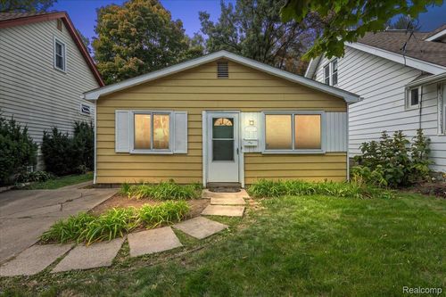 215 Edgewood Pl, Ferndale, MI, 48220-2466 | Card Image