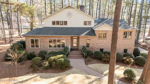 17 Mcmichael Dr, Pinehurst, NC, 28374-6702 | Card Image