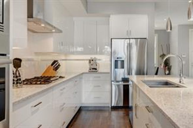 4004 2 St Nw, Home with 4 bedrooms, 3 bathrooms and 2 parking in Calgary AB | Image 7