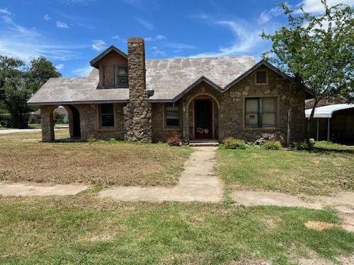 1421 S High St, Brady, TX, 76825-6613 | Card Image